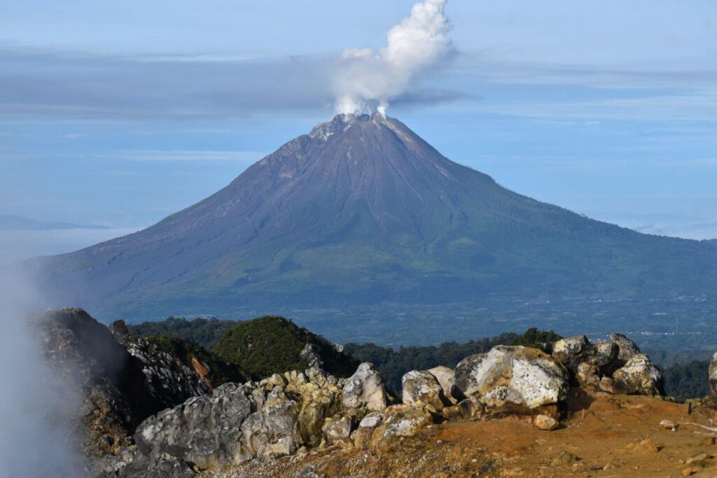 sibayak next to sinabung